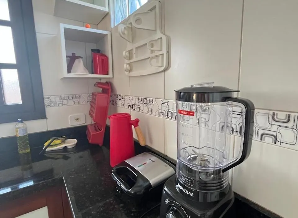 Apto bem equipado, com 2 quartos acomoda até 6 pessoas confortavelmente-1